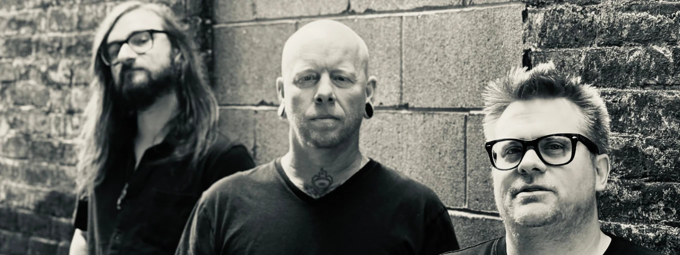 VALLEY OF THE SUN Support: SILVERSHIPS