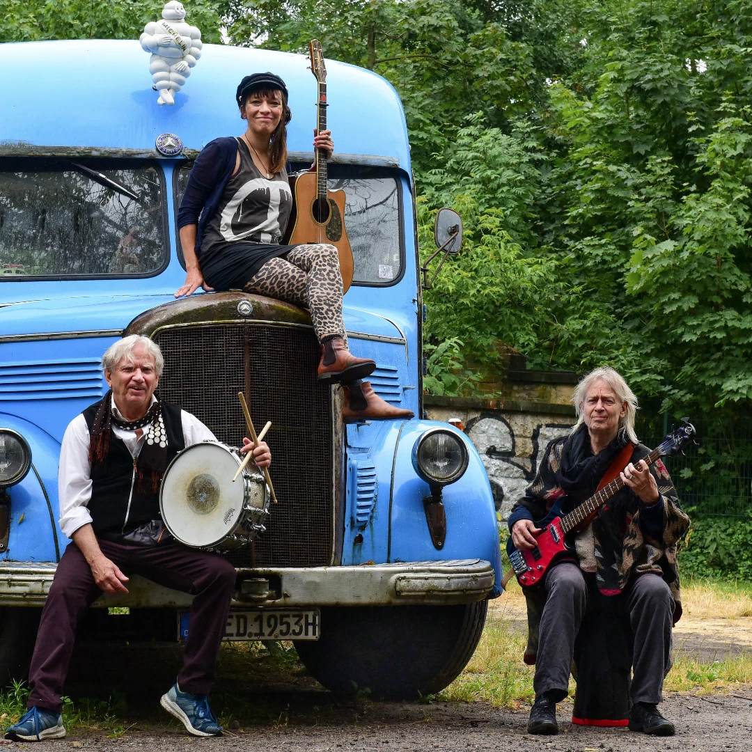 Kai & Funky von TON STEINE SCHERBEN feat. Birte Volta