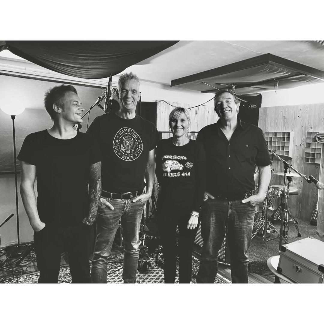 RAZORS + KOMMANDO MARLIES + WHAT-With Highheels againsT WE'LL BURN THE BAUM DOWN 19.0