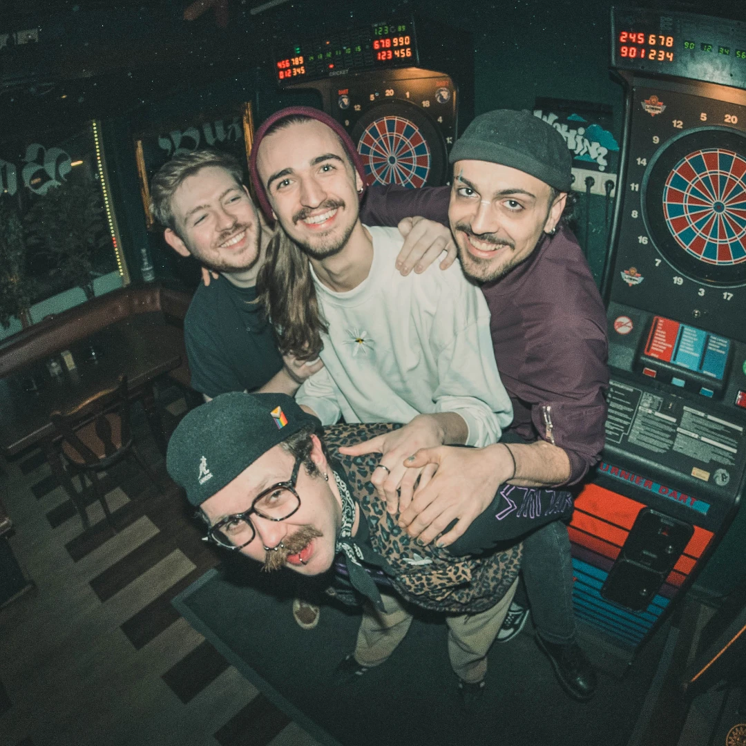 Peters Beine + Sempf Wellenreiter der Indie-Gitarren-Sounds + kompromissloser Pop-Punk