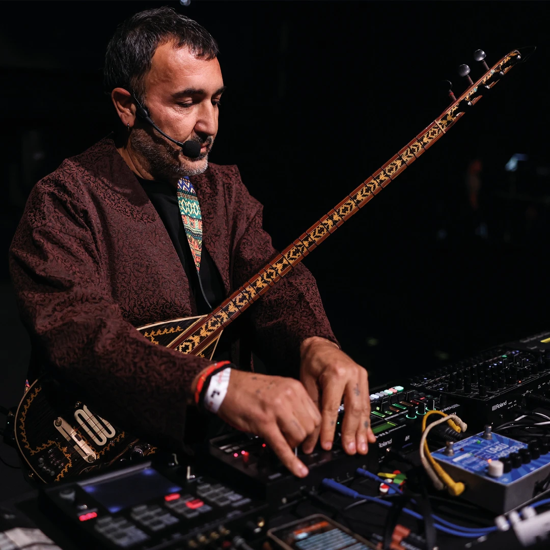 CEM YILDIZ (tr), Seb El Zin (fr)